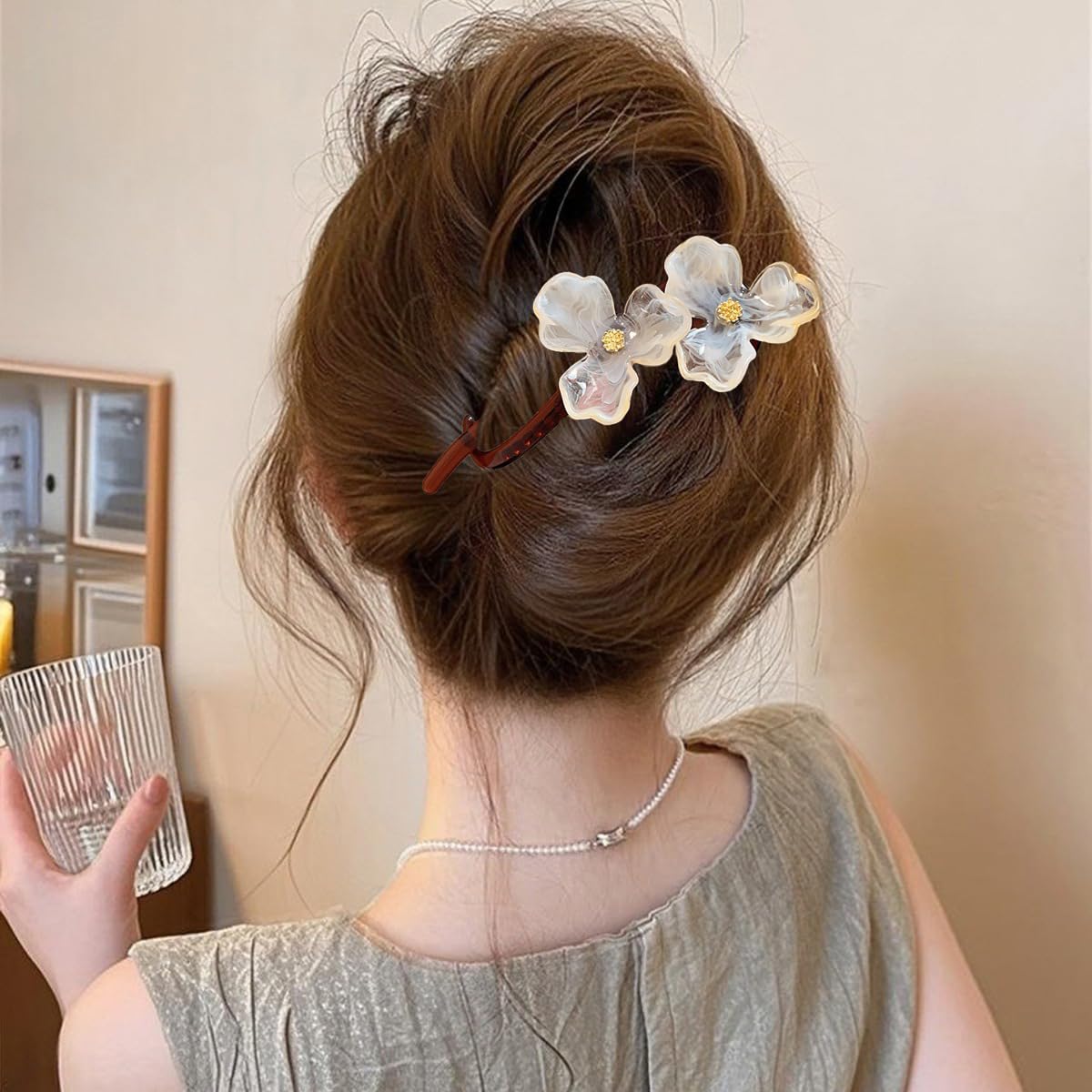 S.A.V.I Trendy Floral Hair Clip for Women & Girls | White Acrylic Flower Design | Elegant Side & Back Hair Accessory | Lightweight Durable Plastic | 12.7 x 3.9 cm